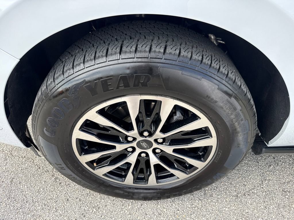 Certified 2025 Ford Expedition Max Platinum AWD/4WD image 13