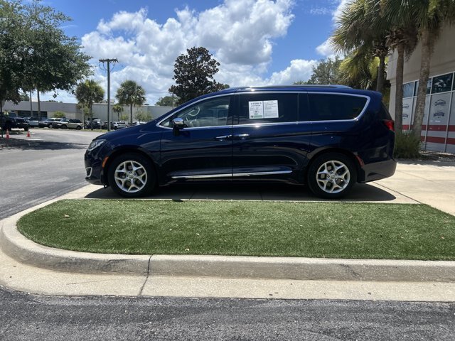 Used 2020 Chrysler Pacifica Limited w/ Advanced Safetytec Group FWD image 8