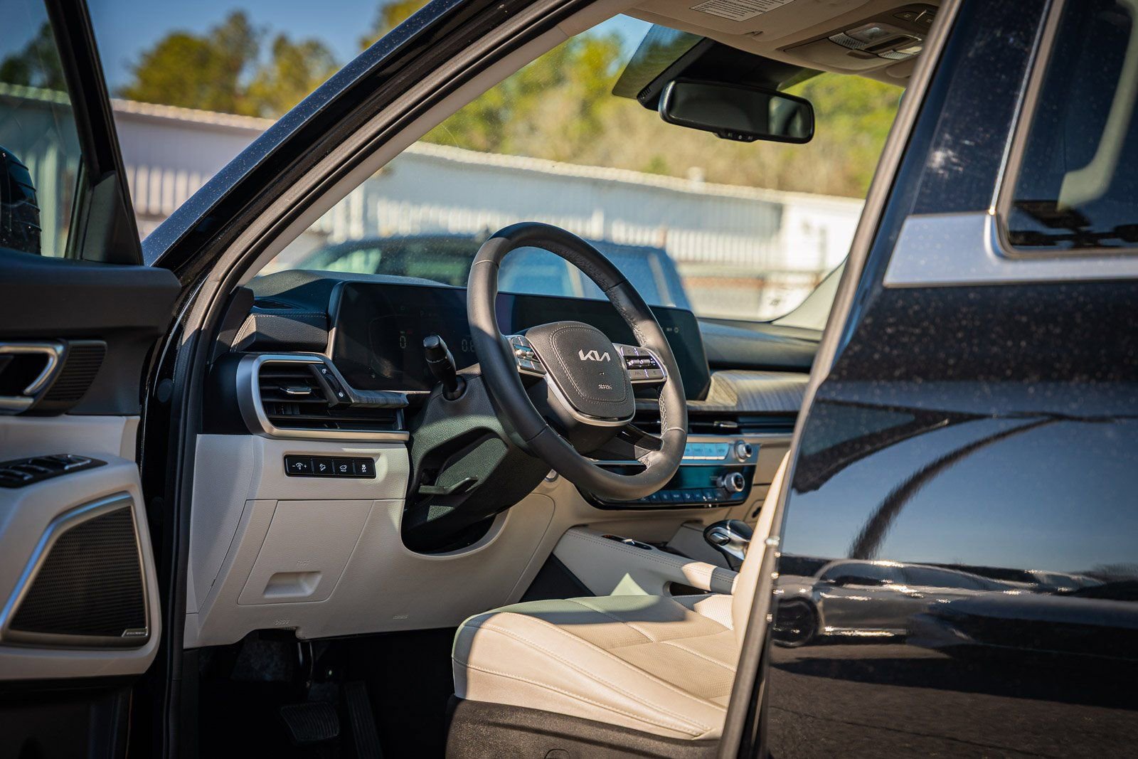 Used 2023 Kia Telluride EX w/ EX Captain's Chair Package image 20