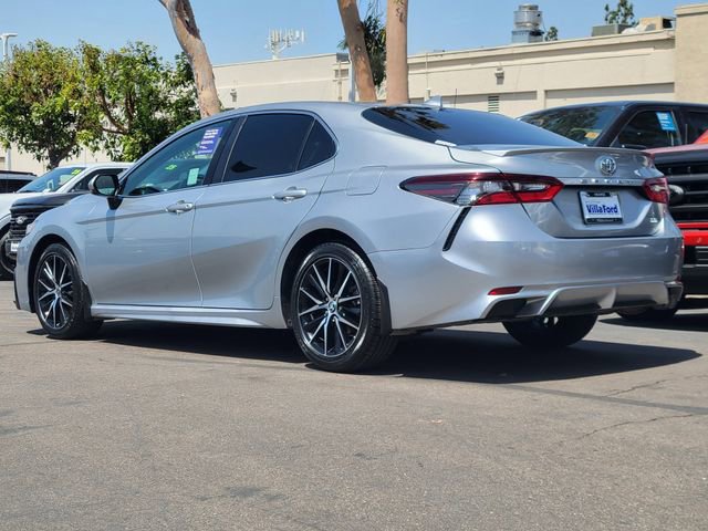 Used 2024 Toyota Camry SE image 3