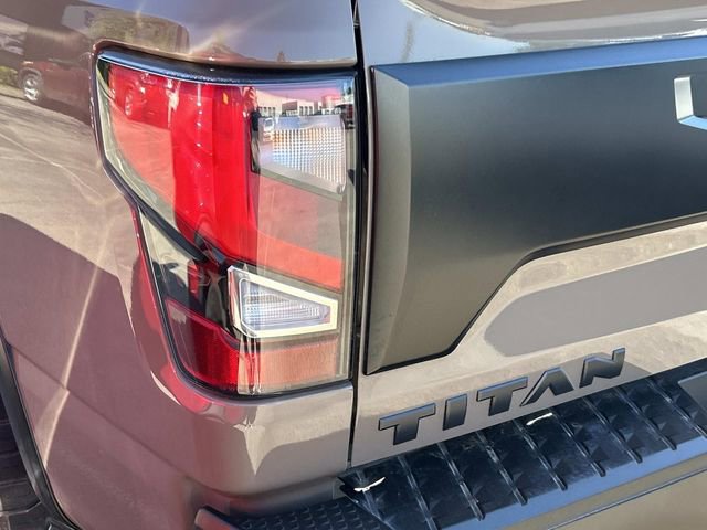Used 2022 Nissan Titan PRO-4X w/ Pro-4x Convenience Package AWD/4WD image 7