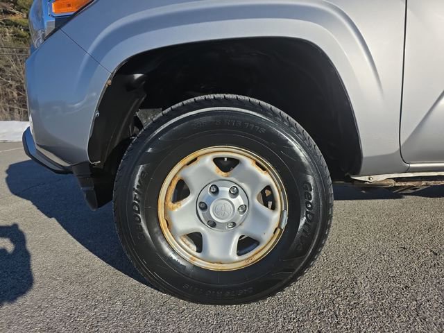 Used 2018 Toyota Tacoma SR5 image 2