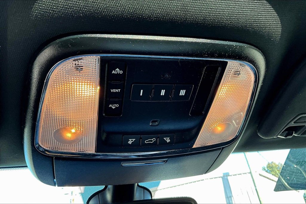 Used 2019 Jeep Grand Cherokee Altitude AWD/4WD image 17