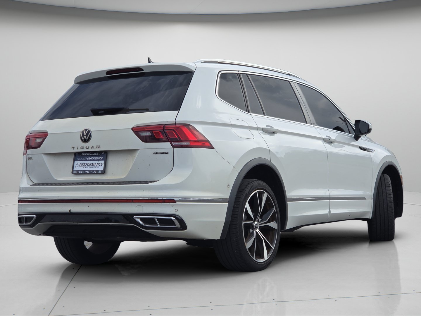Used 2022 Volkswagen Tiguan SEL R-Line AWD/4WD image 25