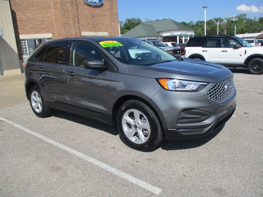 Certified 2024 Ford Edge SE image 1
