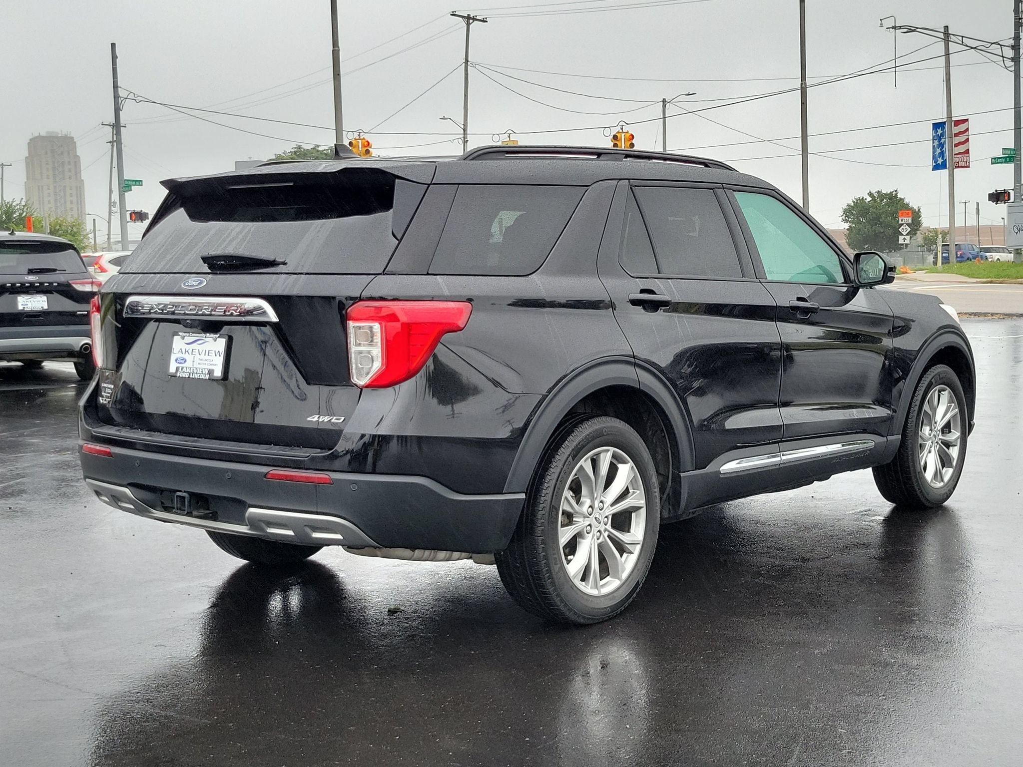 Certified 2024 Ford Explorer XLT w/ Equipment Group 202A AWD/4WD image 3