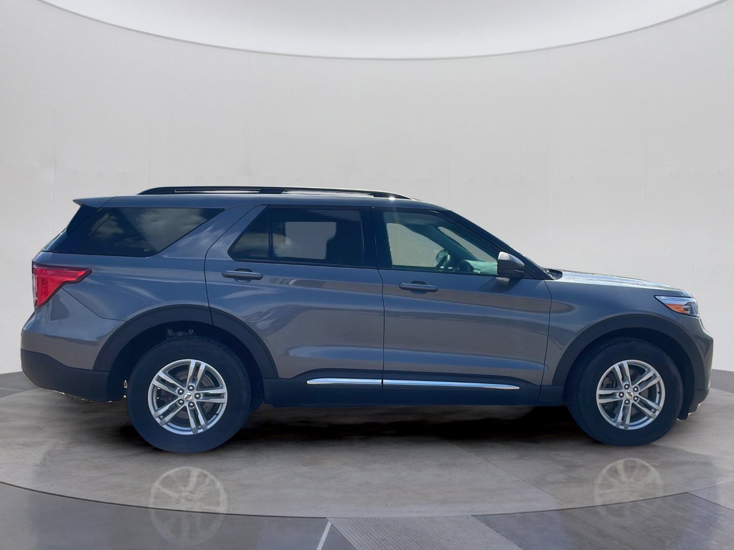 Certified 2023 Ford Explorer XLT AWD/4WD image 9