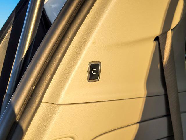 Used 2024 Chrysler Pacifica Limited FWD image 25