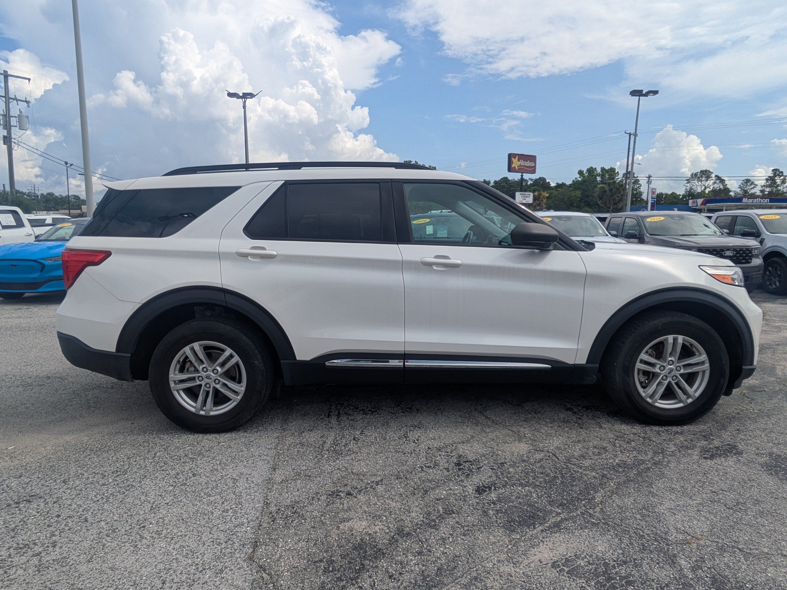Certified 2022 Ford Explorer XLT w/ Equipment Group 202A AWD/4WD image 3