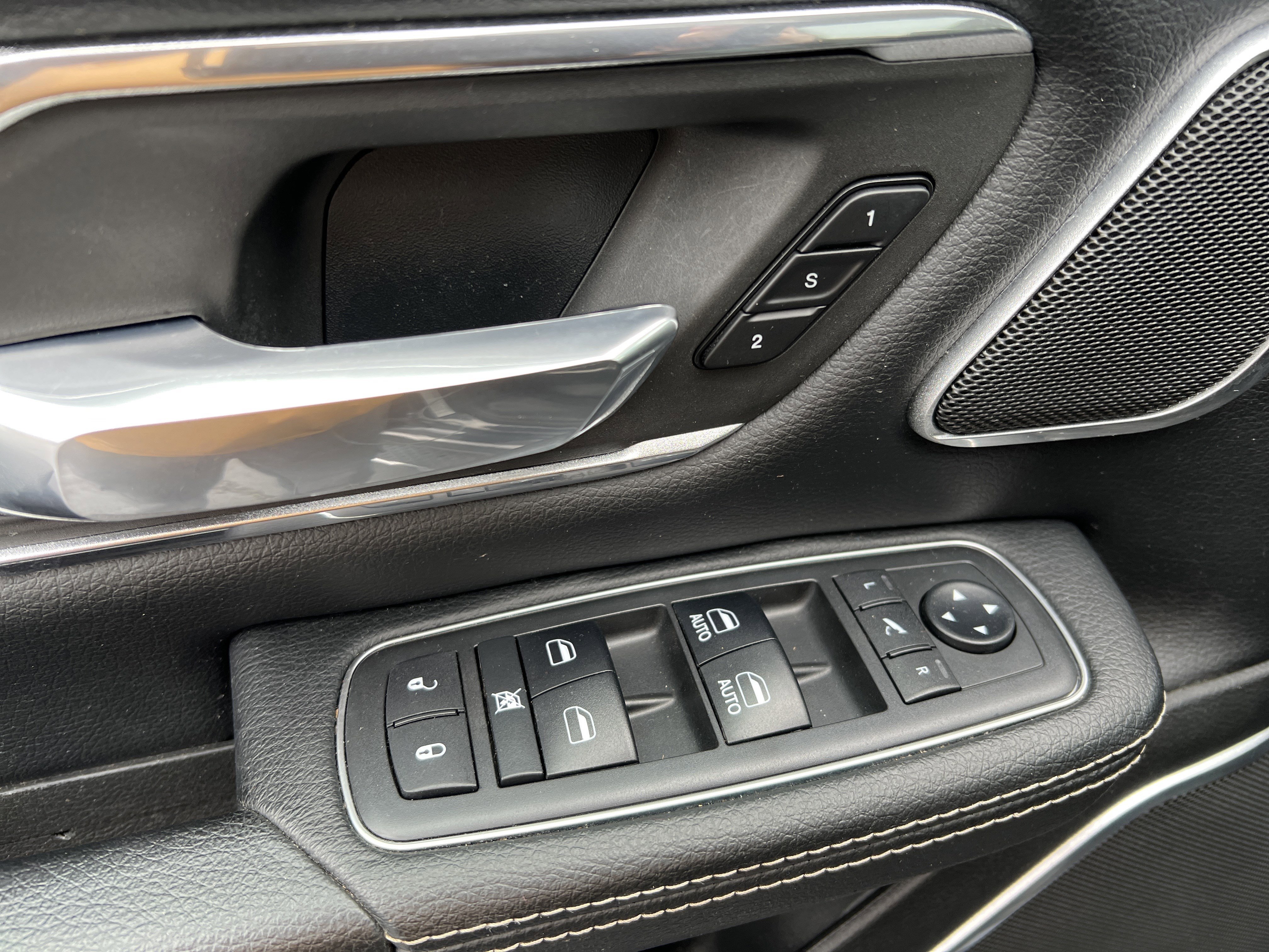 Used 2019 RAM 1500 Laramie image 12
