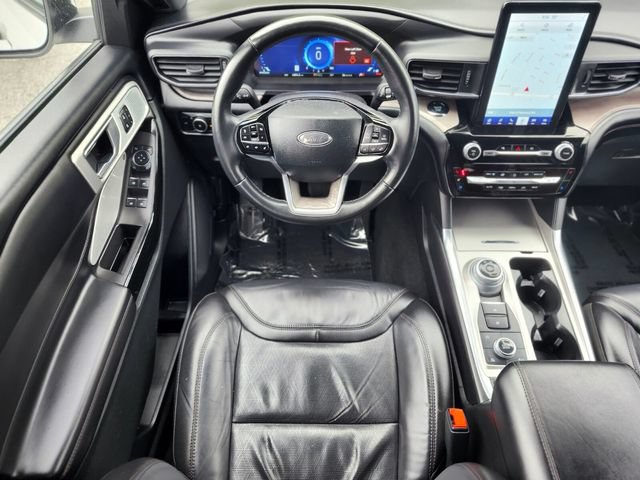 Certified 2023 Ford Explorer Platinum w/ Technology Package AWD/4WD image 13