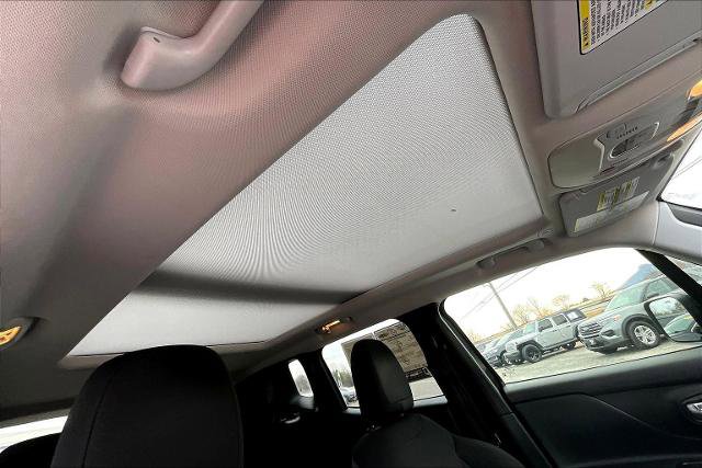 Used 2018 Jeep Renegade Altitude w/ UConnect 8.4 Nav Group image 22