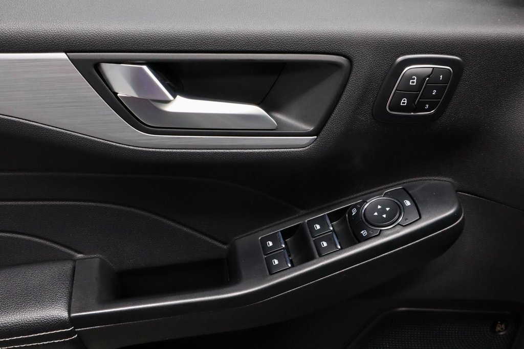 Certified 2024 Ford Escape SE w/ PHEV Premium Package image 24