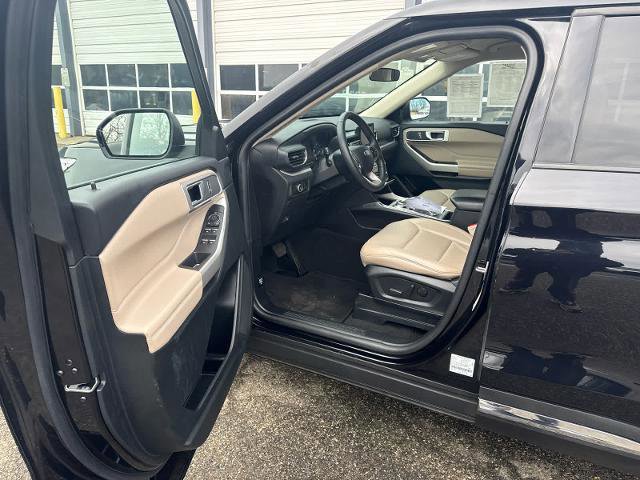 Certified 2024 Ford Explorer XLT w/ Equipment Group 202A image 6