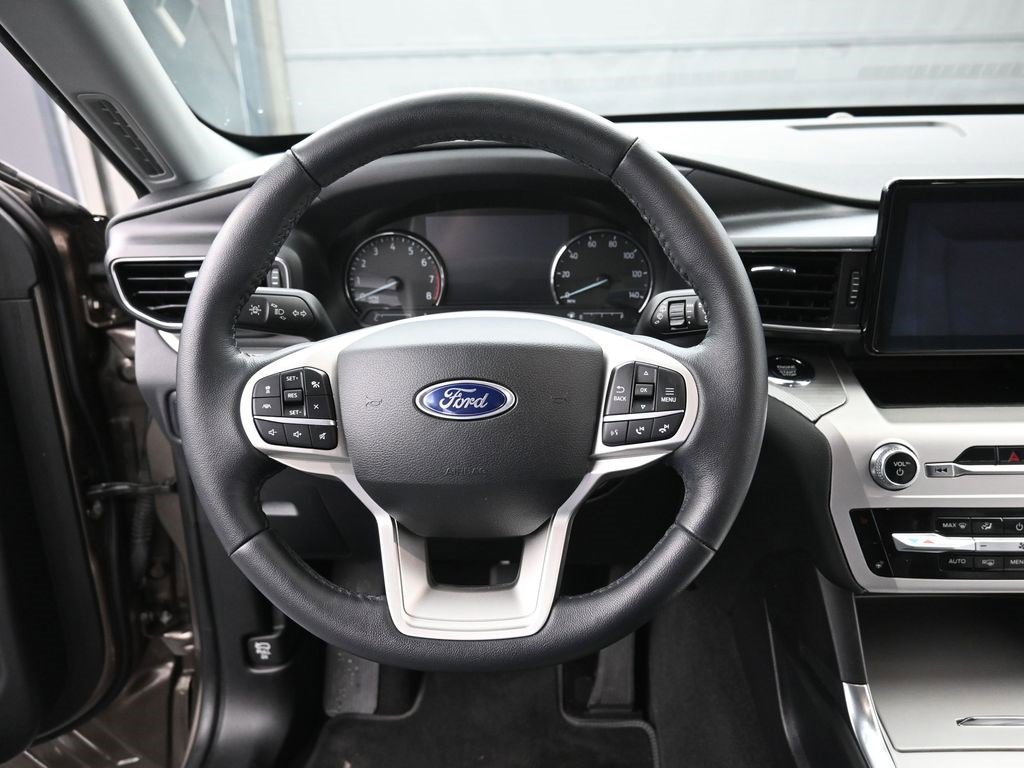 Certified 2021 Ford Explorer XLT w/ Equipment Group 202A image 16