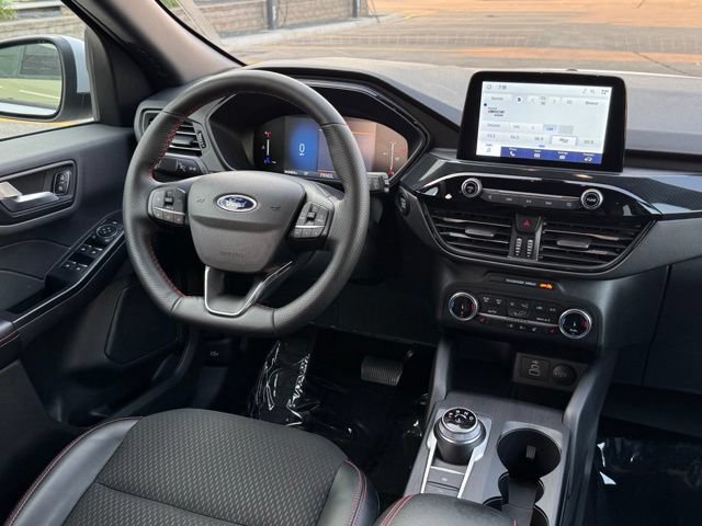 Certified 2025 Ford Escape ST-Line Select AWD/4WD image 14