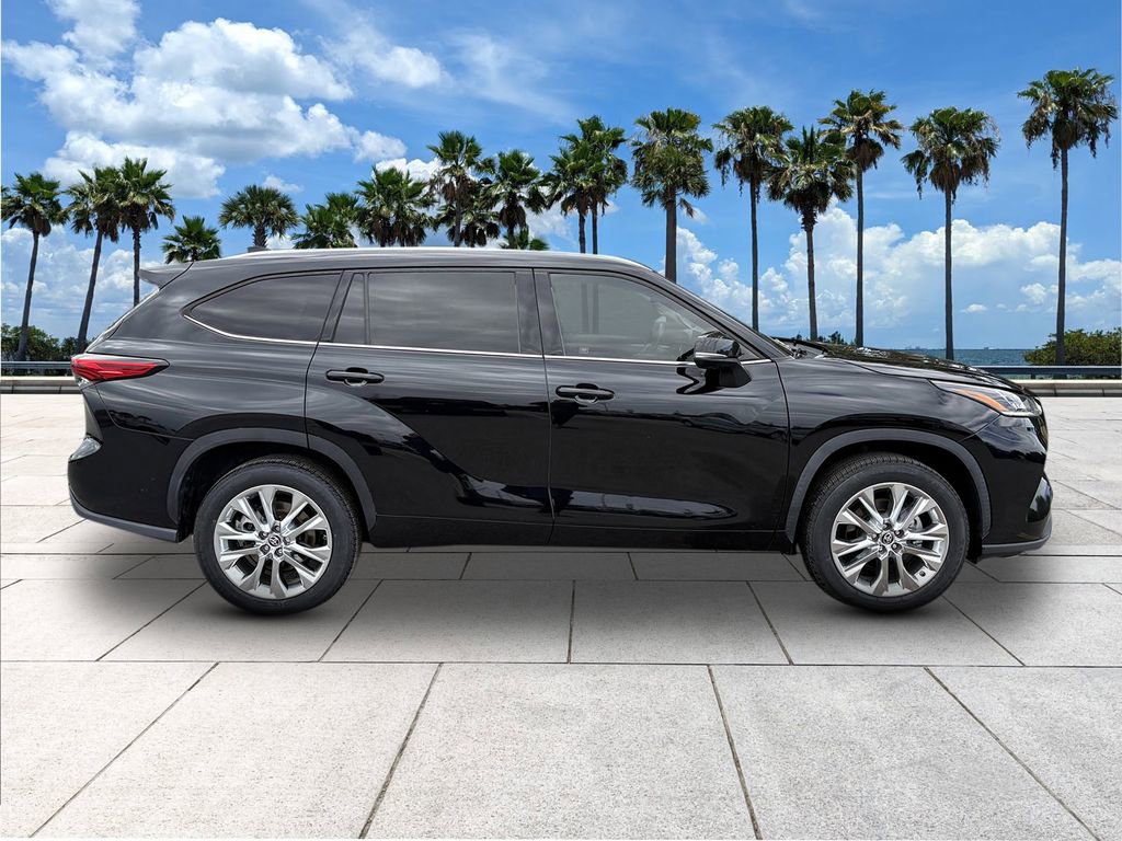 Used 2020 Toyota Highlander Limited image 11