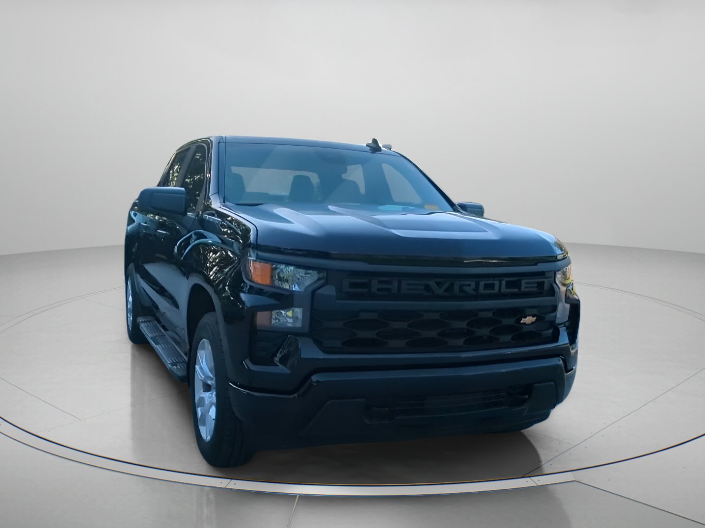 Used 2024 Chevrolet Silverado 1500 Custom RWD image 2