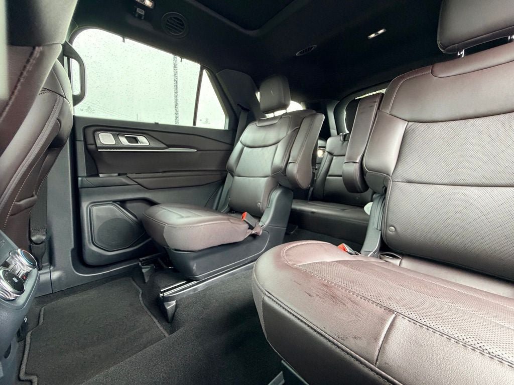 Certified 2025 Ford Explorer Platinum RWD image 16