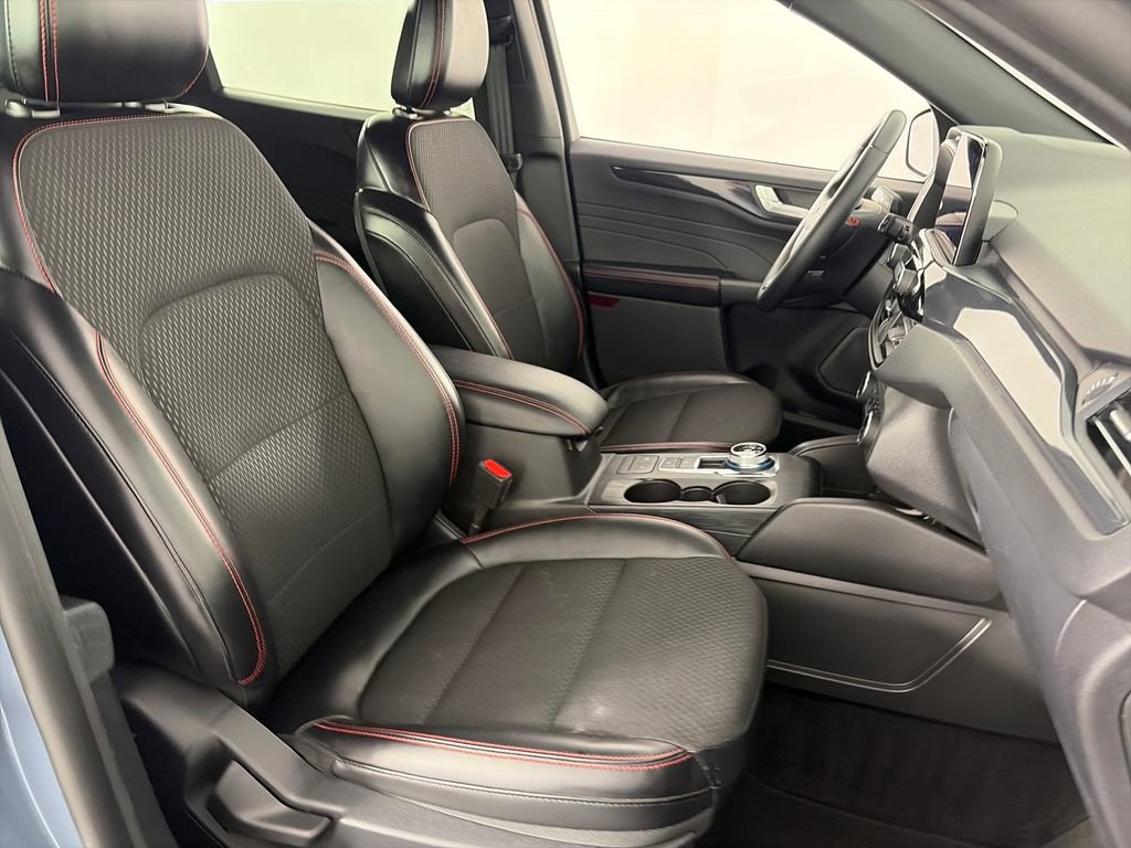 Certified 2025 Ford Escape ST-Line Select AWD/4WD image 31