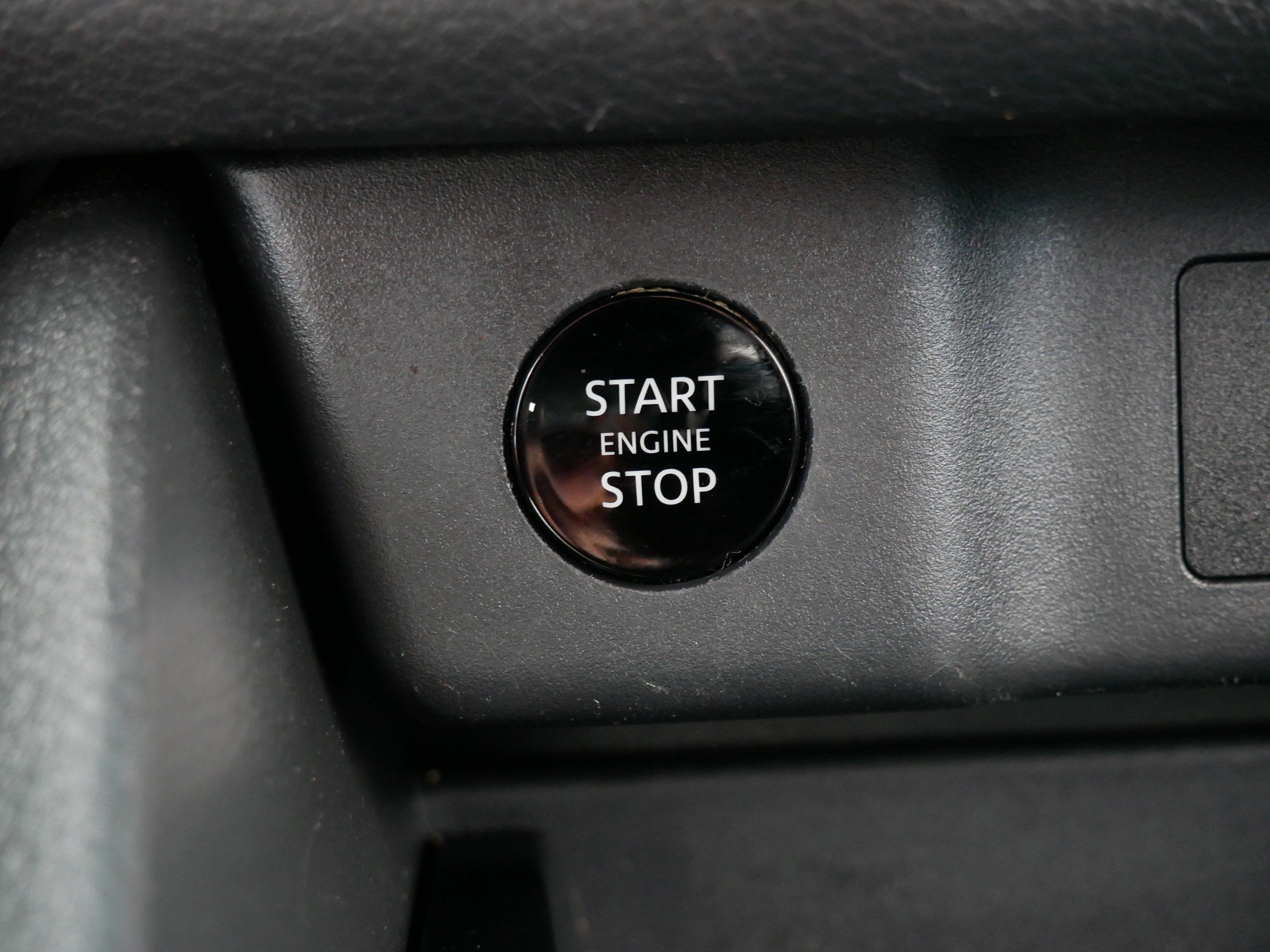 Used 2024 Nissan Rogue S AWD/4WD image 29