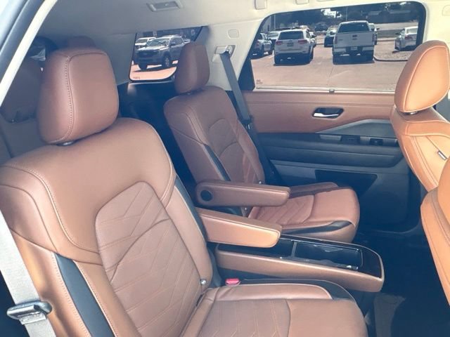 Used 2025 Nissan Pathfinder Platinum FWD image 24
