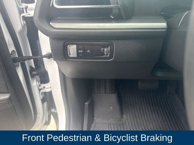 Used 2026 Chevrolet Traverse LT w/ LPO, Floor Liner Package FWD image 13