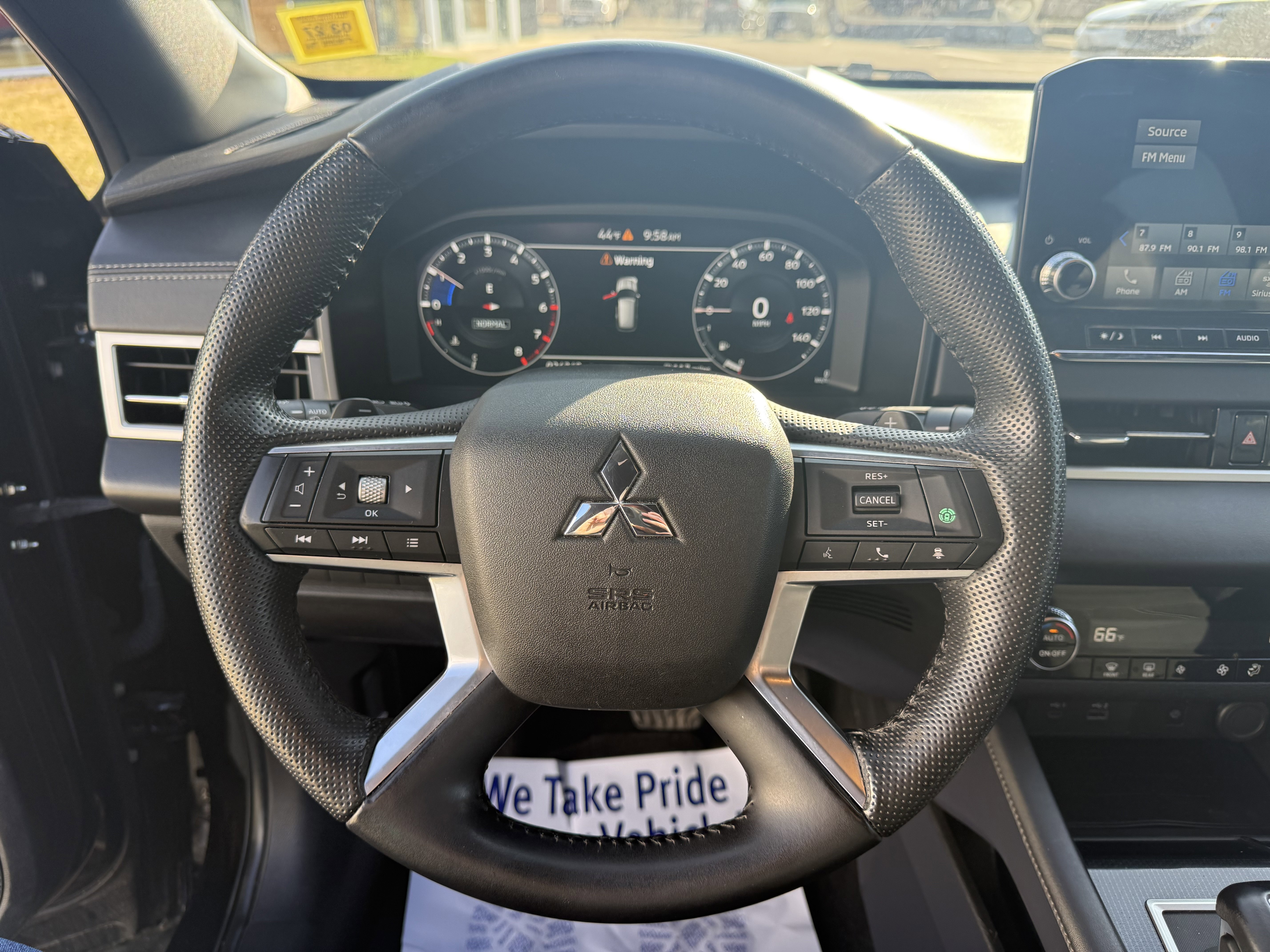 Used 2024 Mitsubishi Outlander AWD image 12