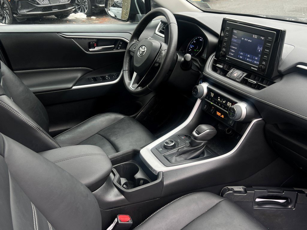 Used 2021 Toyota RAV4 XLE Premium image 8
