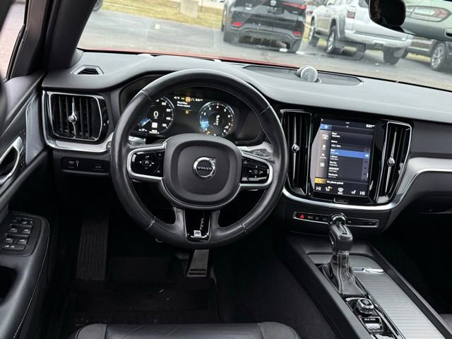 Used 2019 Volvo S60 T5 R-Design image 19