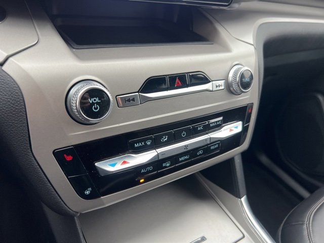 Certified 2022 Ford Explorer XLT w/ Equipment Group 202A image 15