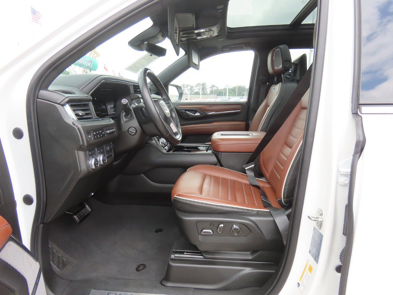 Used 2023 GMC Yukon XL Denali Ultimate AWD/4WD image 26