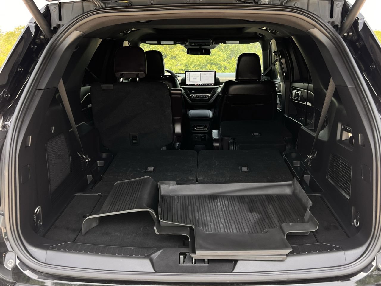 Certified 2025 Ford Explorer Platinum w/ Ultimate Package AWD/4WD image 31