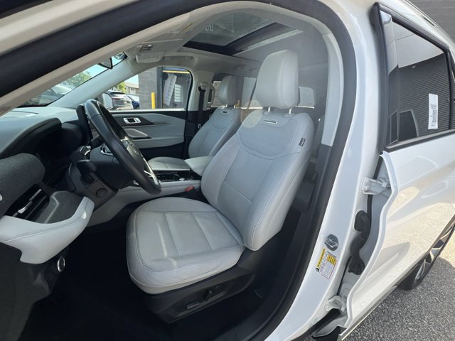 Certified 2025 Ford Explorer Platinum w/ Ultimate Package AWD/4WD image 14