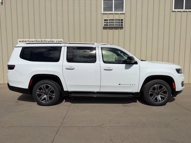 Used 2025 Jeep Wagoneer L 4WD image 1