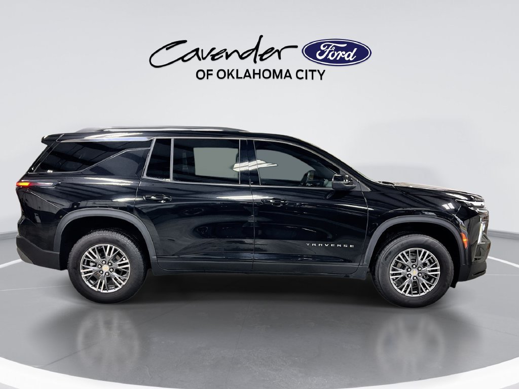 Used 2025 Chevrolet Traverse LT FWD image 9