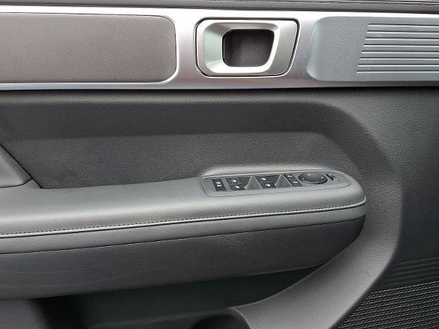 Used 2025 Hyundai Santa Fe XRT image 9