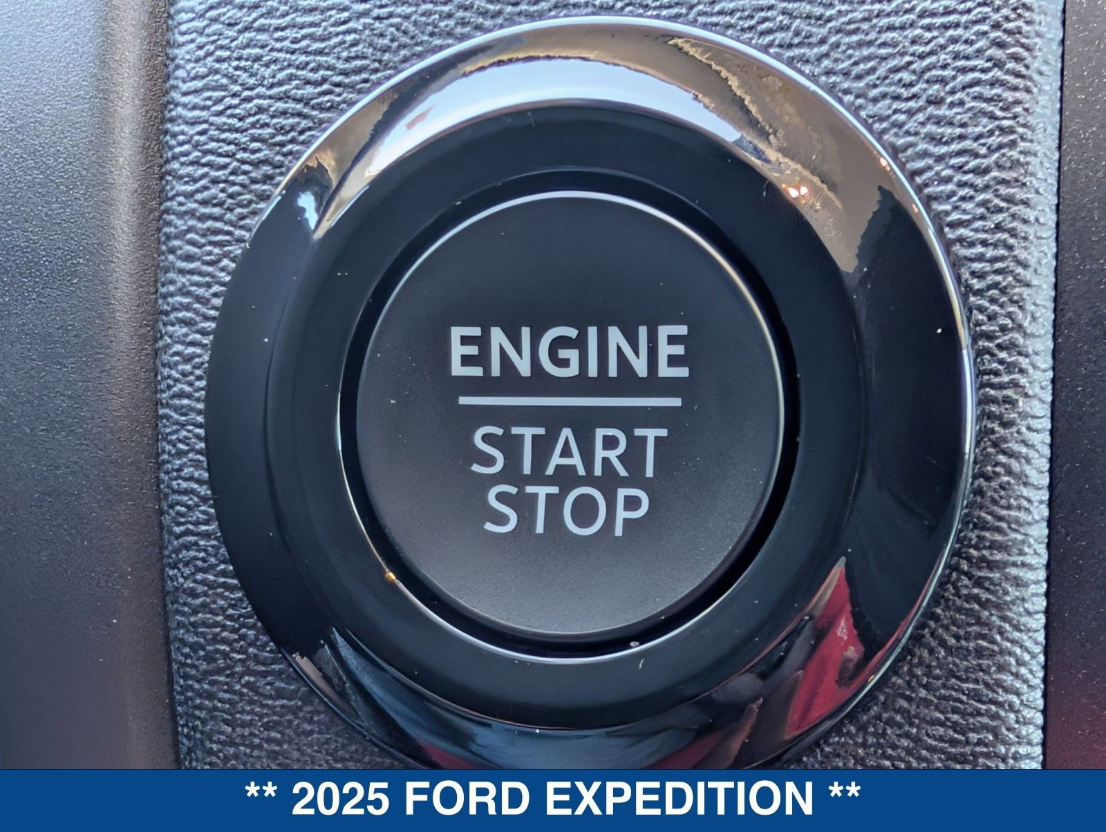 Certified 2025 Ford Expedition Active image 38