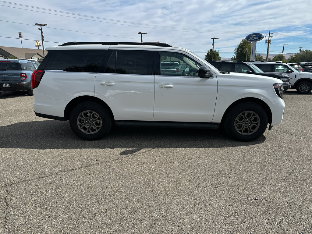 Certified 2025 Ford Expedition Active AWD/4WD image 3