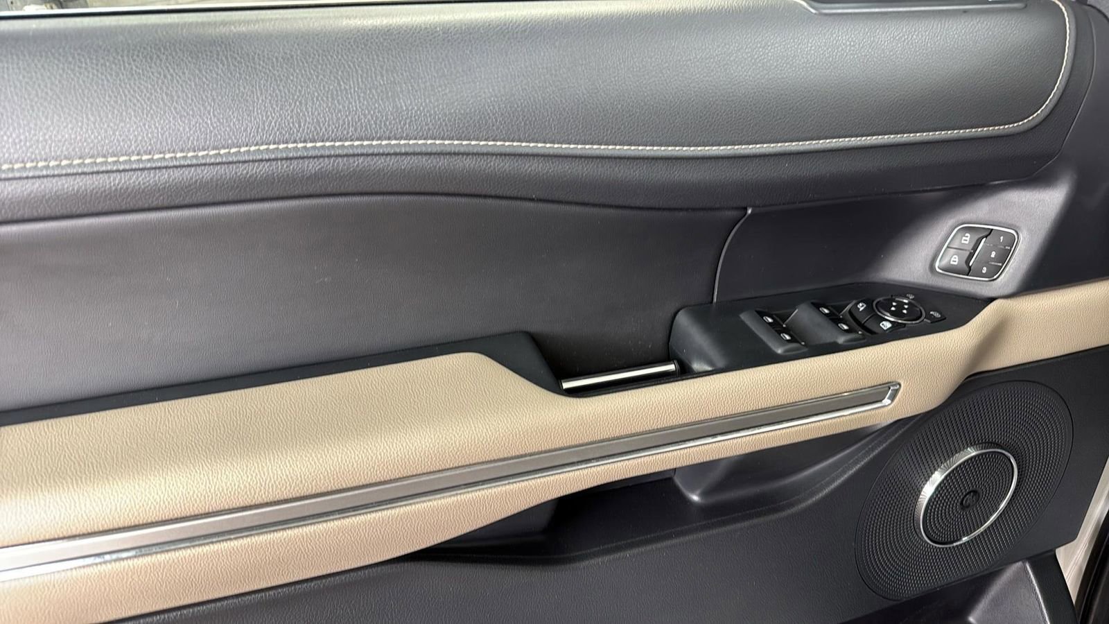 Certified 2022 Ford Expedition Limited image 12