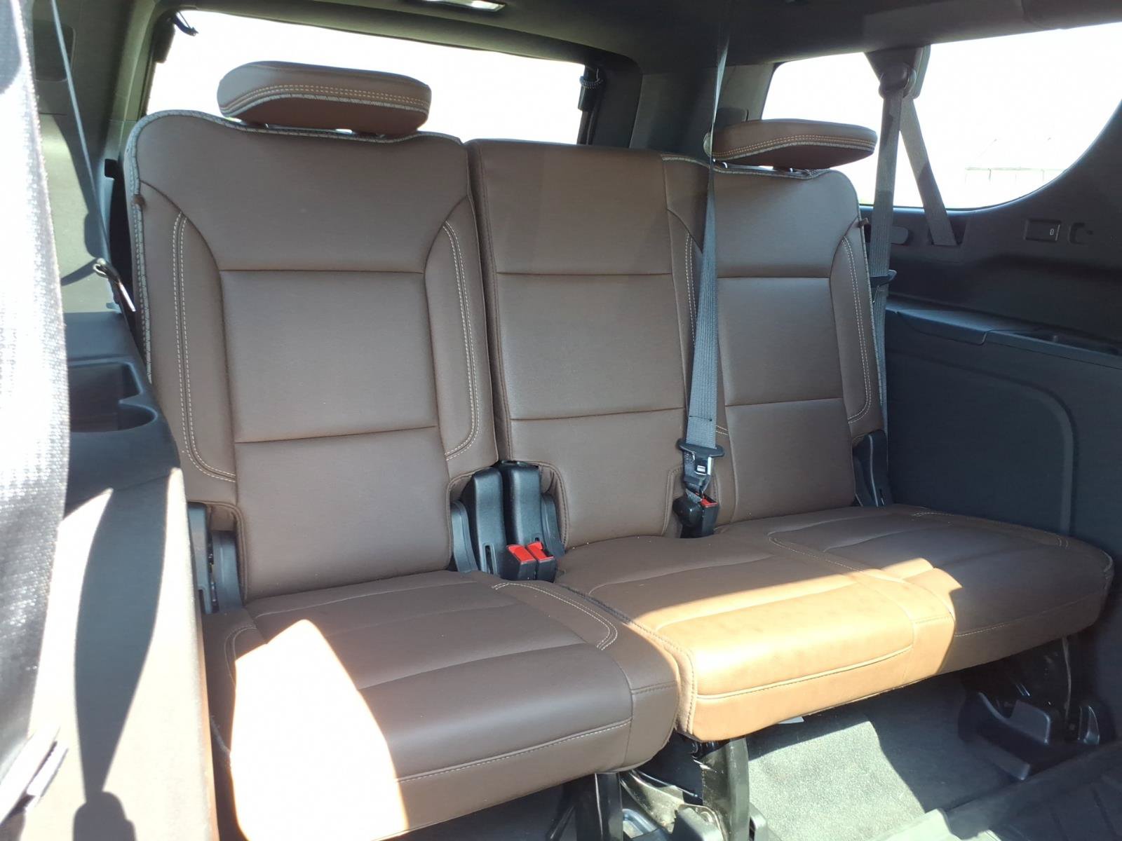 Used 2023 Chevrolet Suburban High Country w/ Advanced Technology Package AWD/4WD image 8