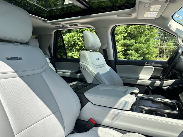 Certified 2025 Ford Expedition Platinum w/ Driver's Package AWD/4WD image 17