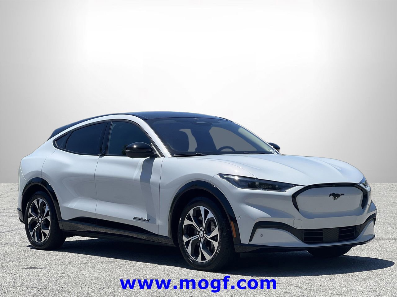 Certified 2023 Ford Mustang Mach-E Premium AWD/4WD image 4
