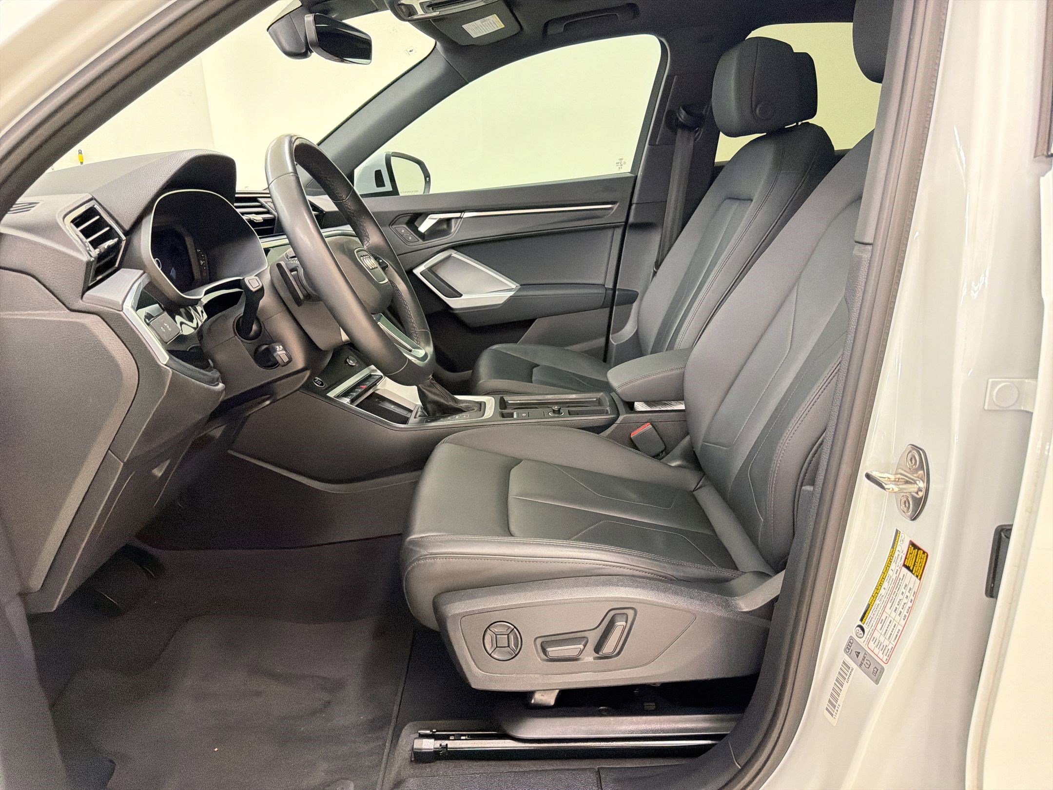 Used 2023 Audi Q3 2.0T Premium AWD/4WD image 5