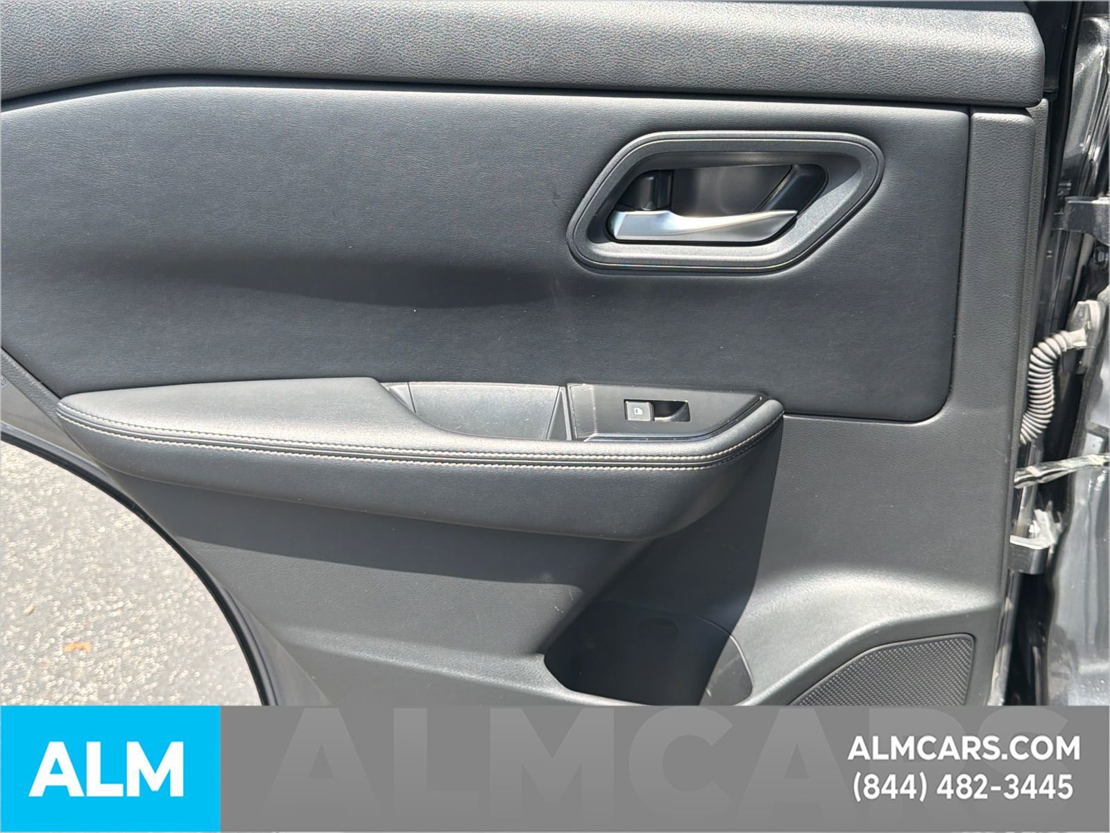 Used 2025 Nissan Rogue SV FWD image 26