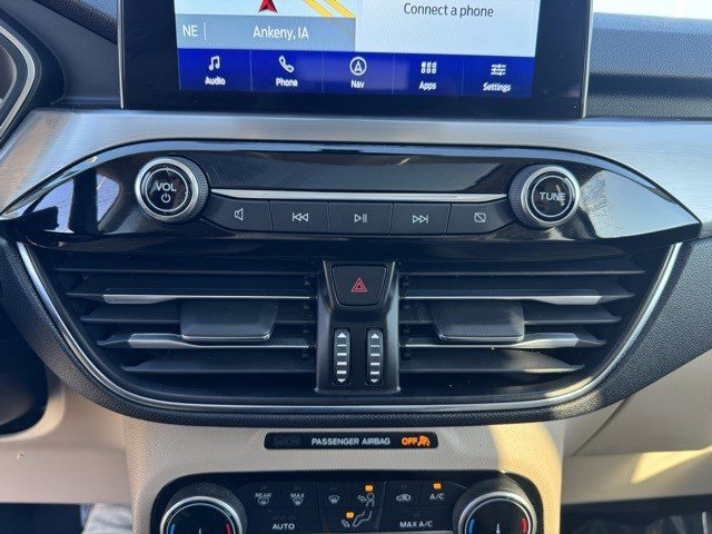 Certified 2022 Ford Escape Titanium w/ Class II Trailer Tow Package image 21