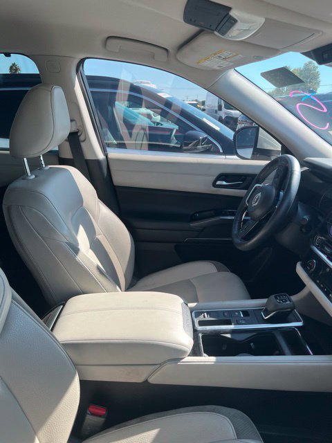 Used 2023 Nissan Pathfinder SL w/ Lighting Package (N92) FWD image 4