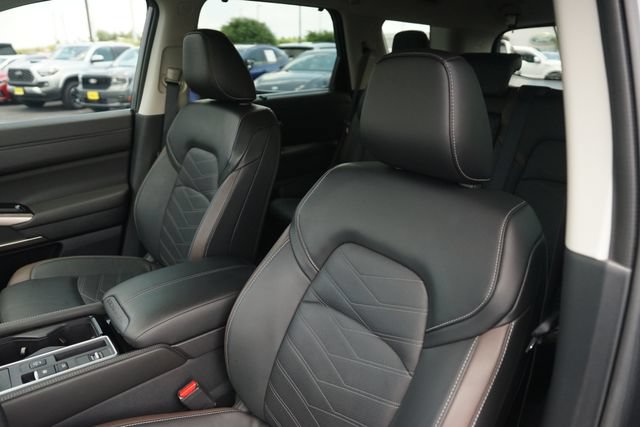 Used 2025 Nissan Pathfinder Platinum w/ Cargo Package FWD image 10