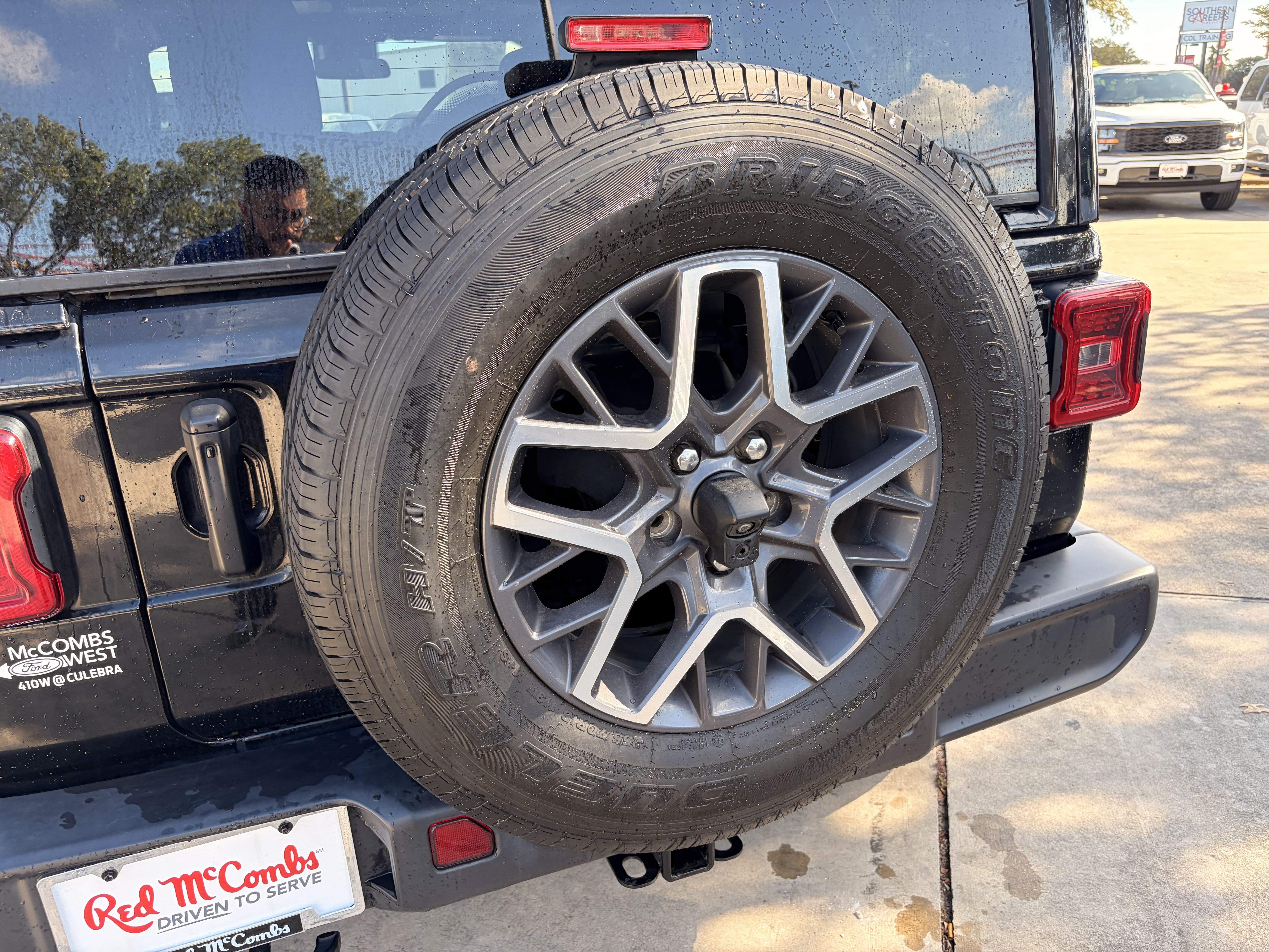 Used 2024 Jeep Wrangler Unlimited Sahara AWD/4WD image 10