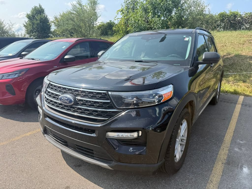 Certified 2023 Ford Explorer XLT w/ Equipment Group 202A AWD/4WD image 3